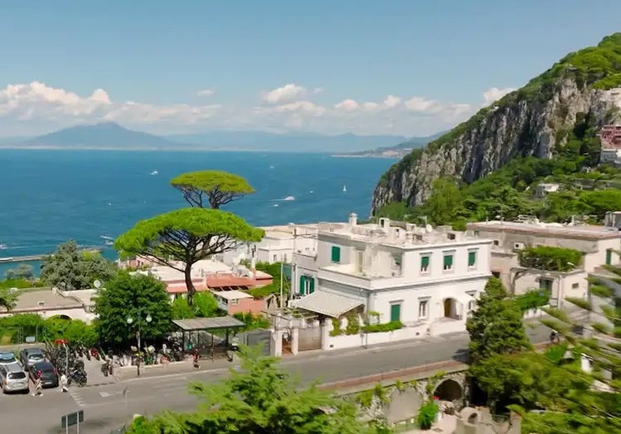 Italia frena ndaj turizmit masiv, vendosen kufizime në ishullin e Kaprit